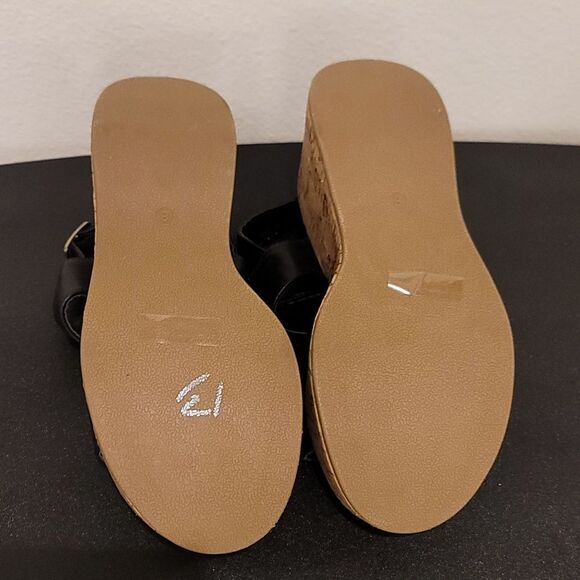 BRAND NEW WILD DIVA LOUNGS DOUBLE STRAP WEDGE SANDAL - Picture 15 of 16